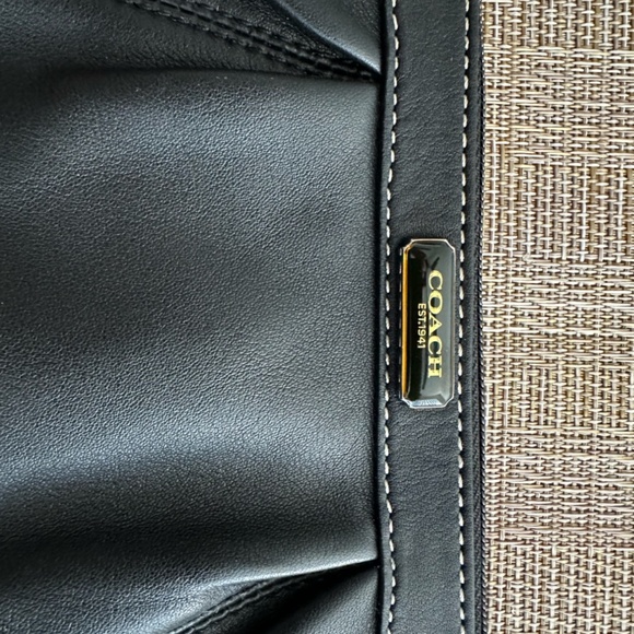 NWT Coach Leather Pleated Medium Wristlet - Black - Picture 3 of 8